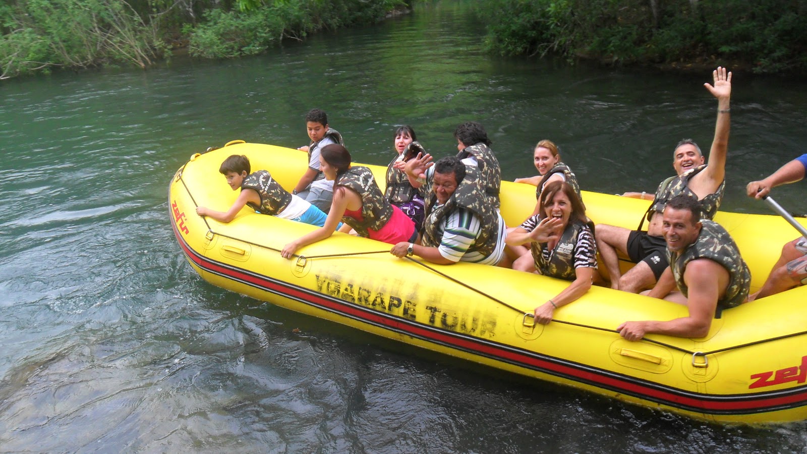Blog do Juvenal Moreira: Treslagoenses passeiam de bote pelo Rio Formoso