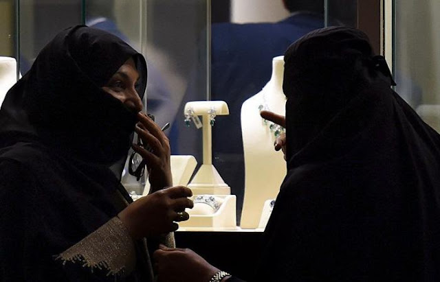 للمرة الأولى في تاريخ السعودية قرار جديد بخصوص تعيين النساء بهذه الوظائف للمرة الأولى في تاريخ السعودية قرار جديد بخصوص تعيين النساء بهذه الوظائف