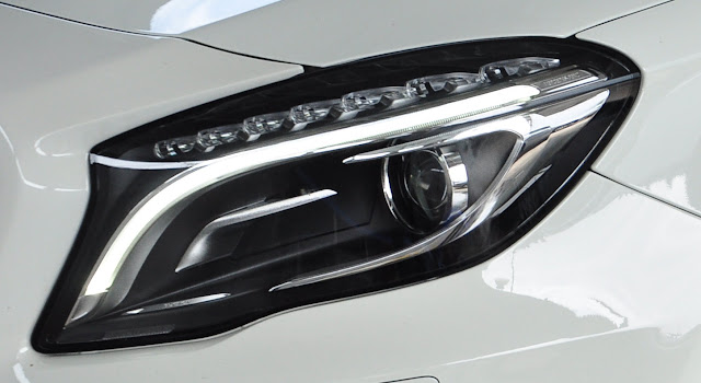 Cụm đèn trước Mercedes GLA 200 Mercedes GLA 200 sử dụng cụm đèn trước Bi Xenon