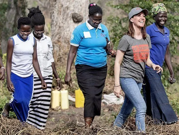 Princess Marie wore IRO Gosh Floral Print Blouse. DanChurchAid and the companies Nordic Fruit and Biofresh. refugee camp in Omugo