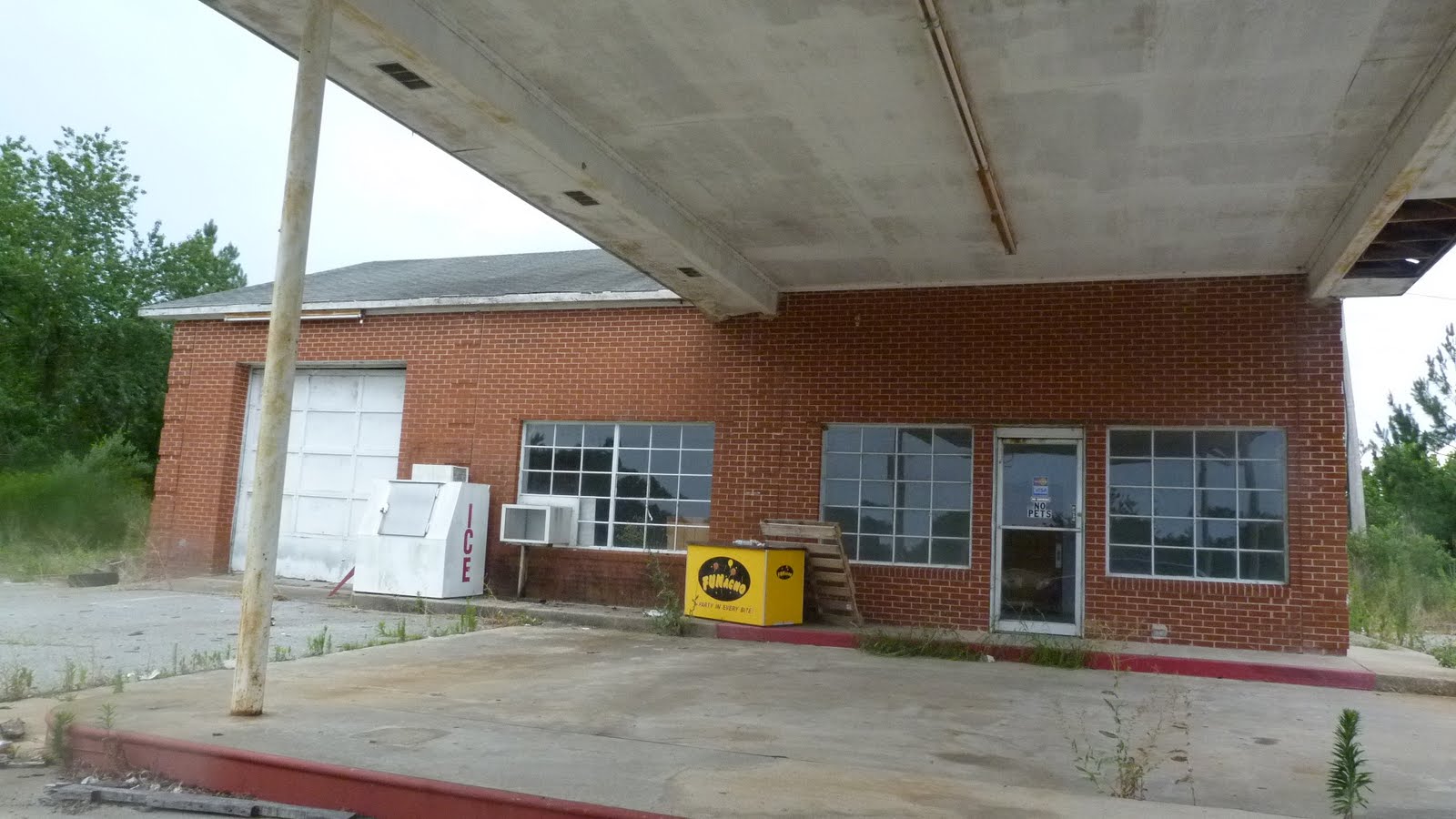 Where The Hell Am I ABANDONED GAS STATION VALDOSTA, GA