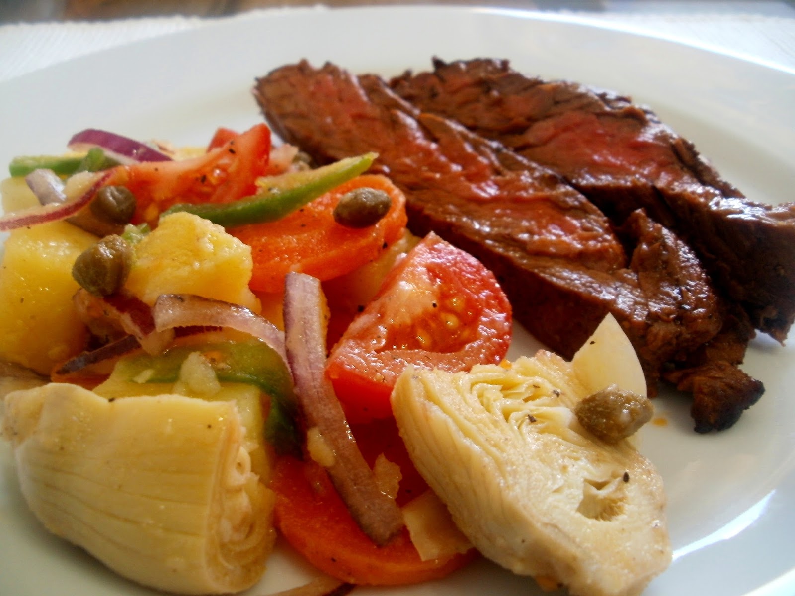 Los Antojos de Clara Vacío en adobo con ensalada templada de patatas