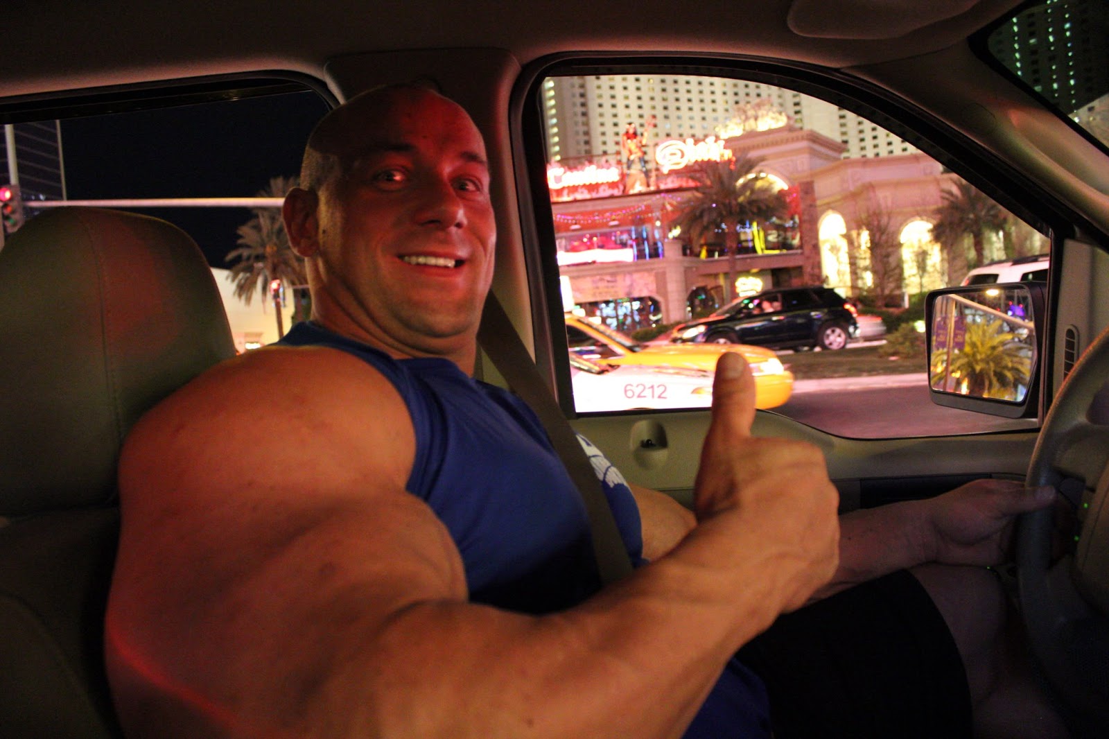 Muscle Lover Bodybuilders driving...