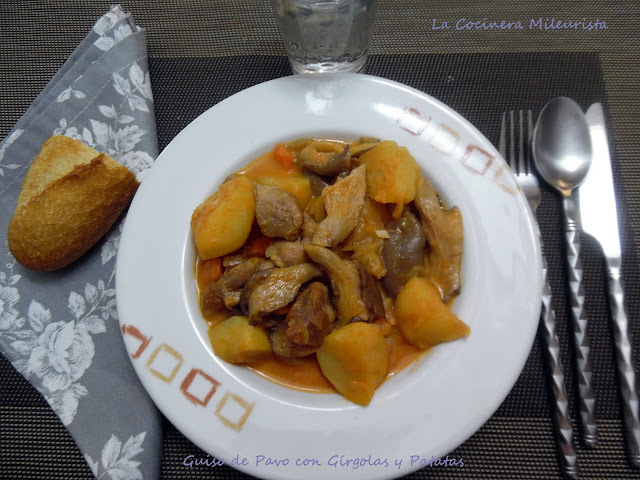 Guiso De Pavo Con Gírgolas Y Patatas (olla Rápida).
