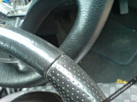 Rover 25 close up perforated leather vs PU steering wheel