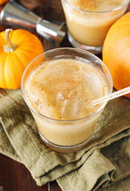 Pumpkin Spice White Russians - Add a fabulous seasonal twist to your cocktail line-up ... perfect for fall sipping.   www.thekitchenismyplayground.com