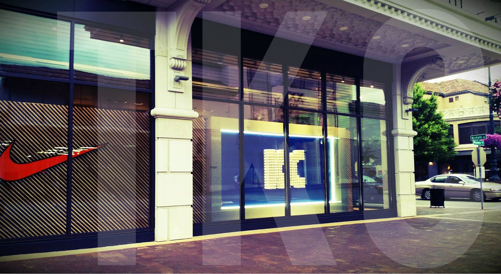 KANSAS CITY COUNTRY CLUB PLAZA NIKE STORE SHUTS DOWN!!!