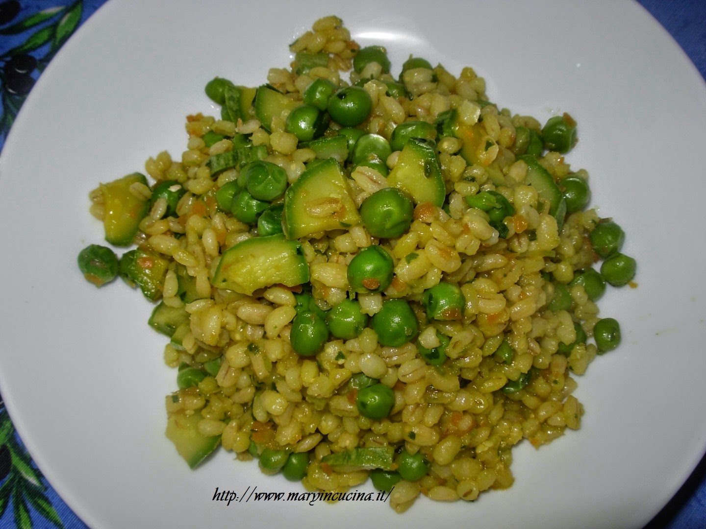 orzo con piselli freschi e zucchine allo zafferano