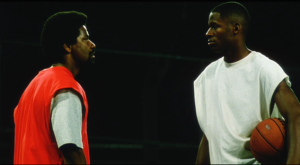 He got a university. Дензел вашингтон баскетбол. Студенты выпускники. Индия университет студенты. Его игра 1998 дензел вашингтон.