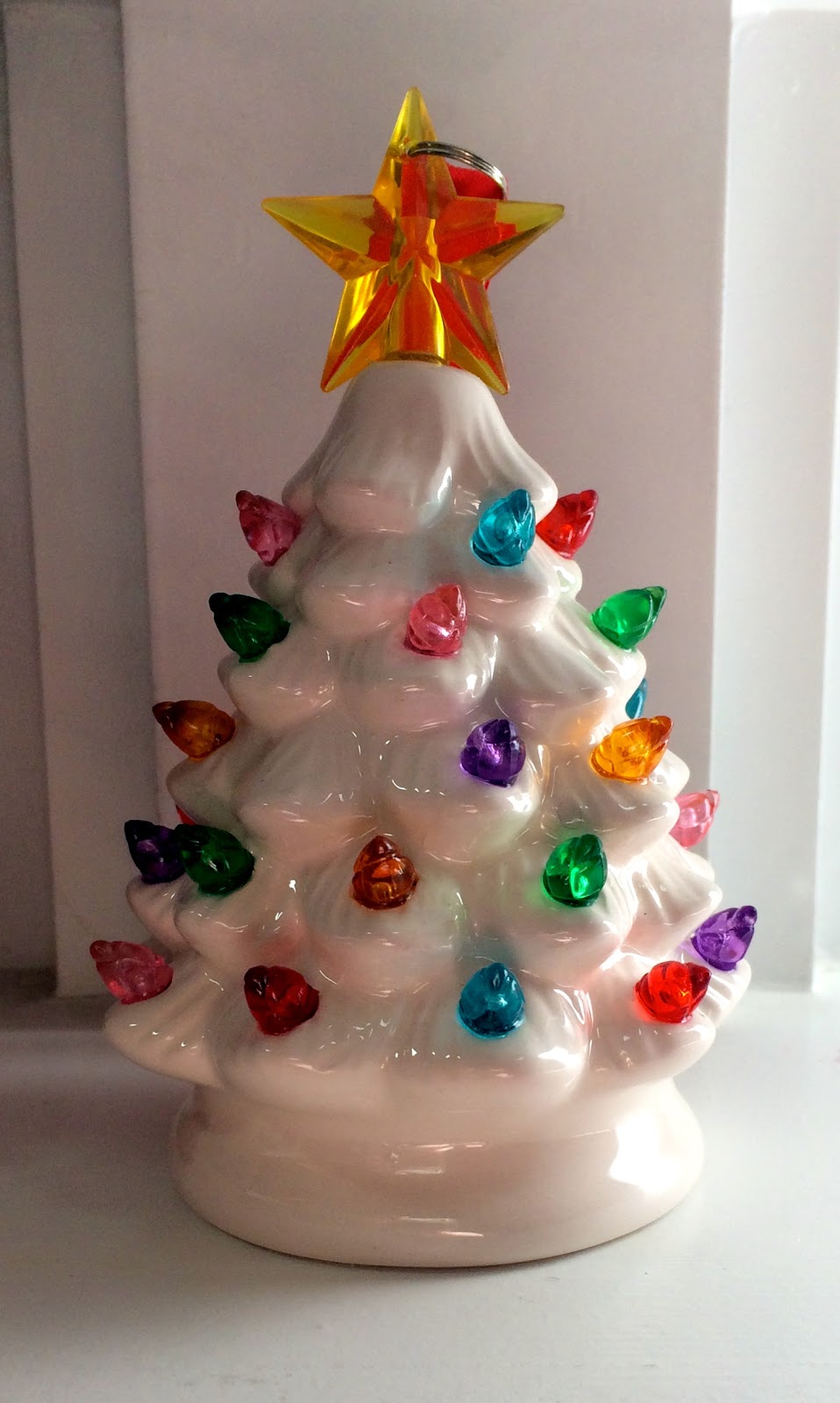  Mr. Christmas Nostalgic Ceramic Christmas Tree with