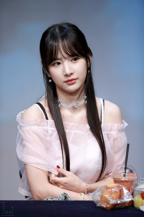 9 Times WJSN Seola Showcases Her Beautiful Shoulders | Daily K Pop News