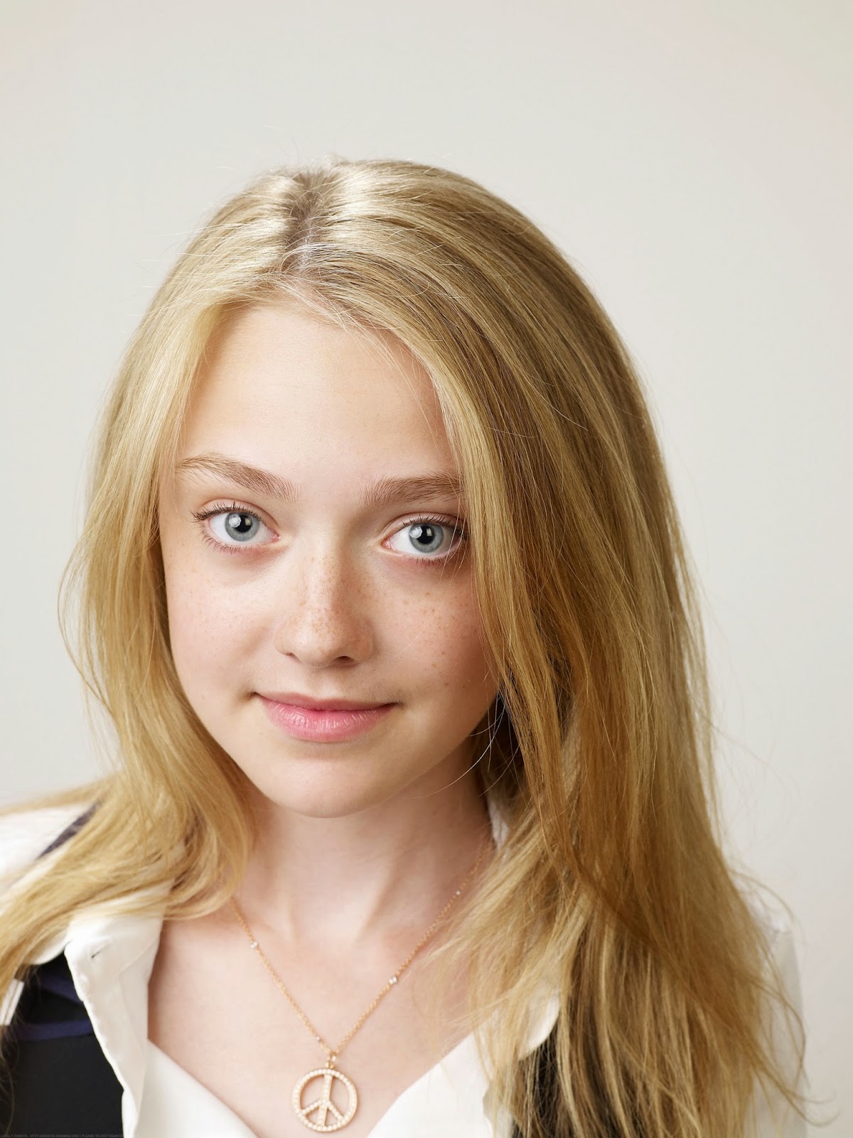 Top 10 melhore atrizes de Hollywood Jovens - Algumas Coisas