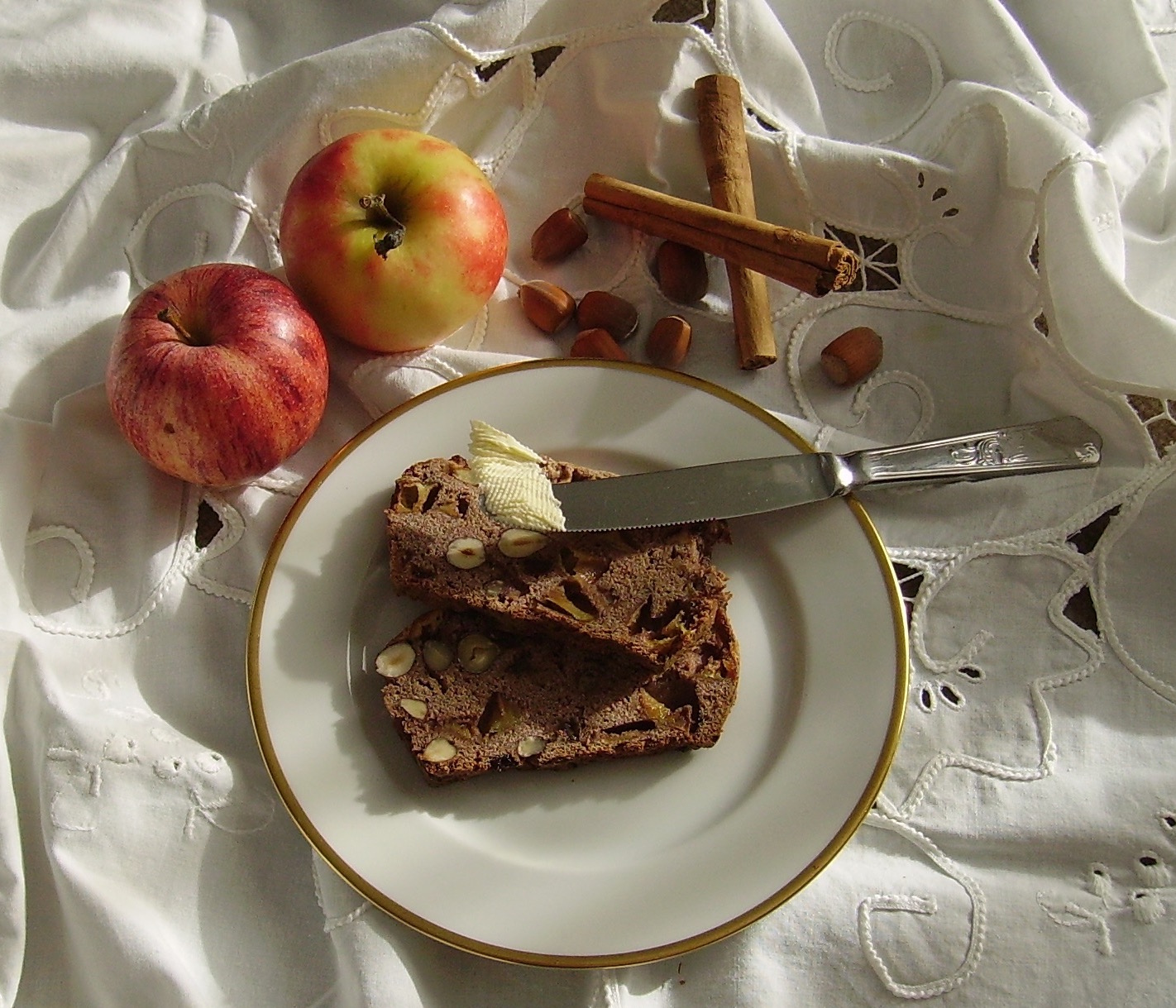 Mia&amp;#39;s Glutenfreie Gaumenfreuden: Glutenfreies Apfelbrot mit Kastanienmehl