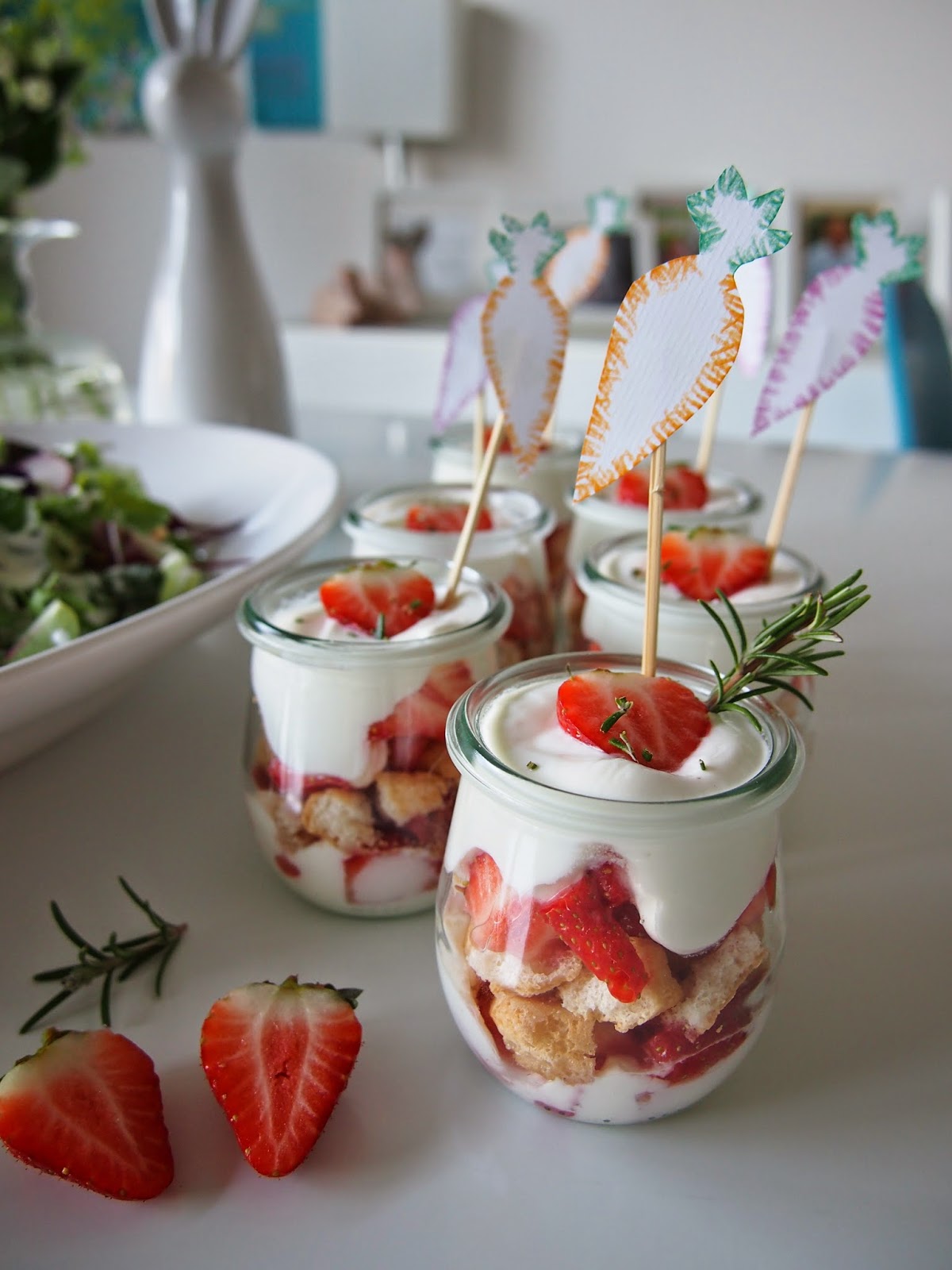 dieZuckerbäckerei: Erdbeer-Prosecco-Rosmarin-Dessert