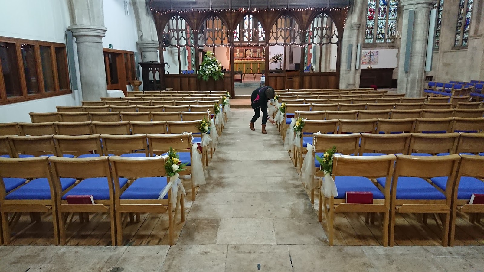 Sandra's Flower Studio. St Peter at Eastgate Church wedding flowers