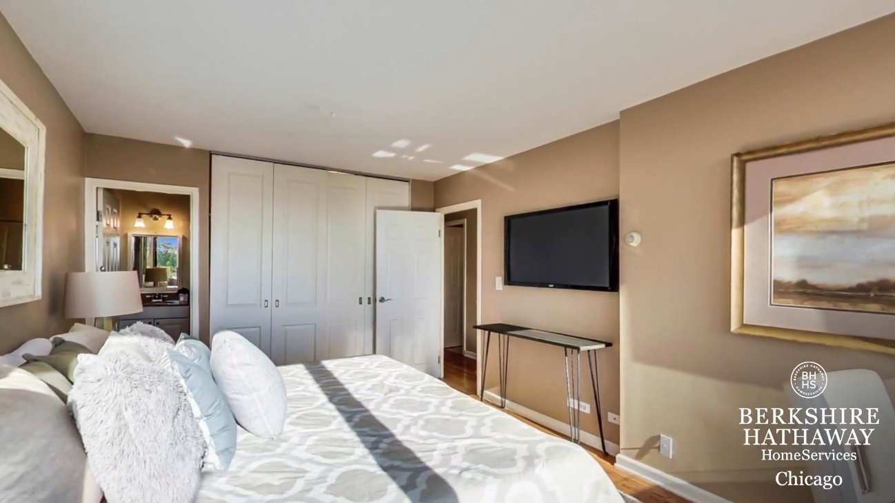 15 Photos vs. 1636 N Wells #601 Chicago IL-Old Town vs. Condo Interior Design Tour