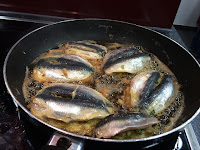 Τρόπος για να μην μυρίζει κουζίνα μετά το τηγάνισμα ψαριών