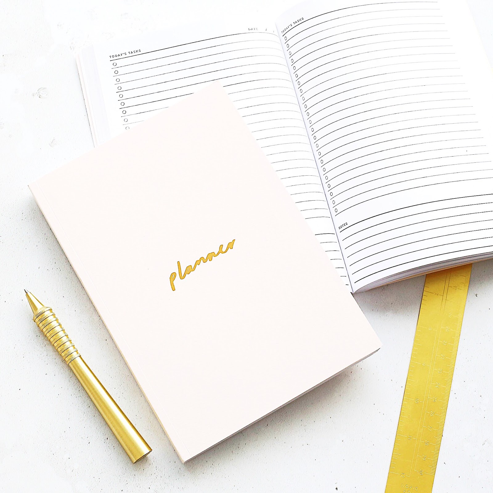 Pitching To Brands As A Small Blogger francisca rockey, lifestyle blogger, fitness blogger, beauty blogger, small blogger, brands, stationery