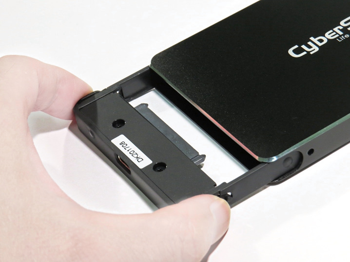 時尚便攜、傳輸快速、免工具拆裝的CyberSLIM S25U31 2.5吋硬碟外接盒！