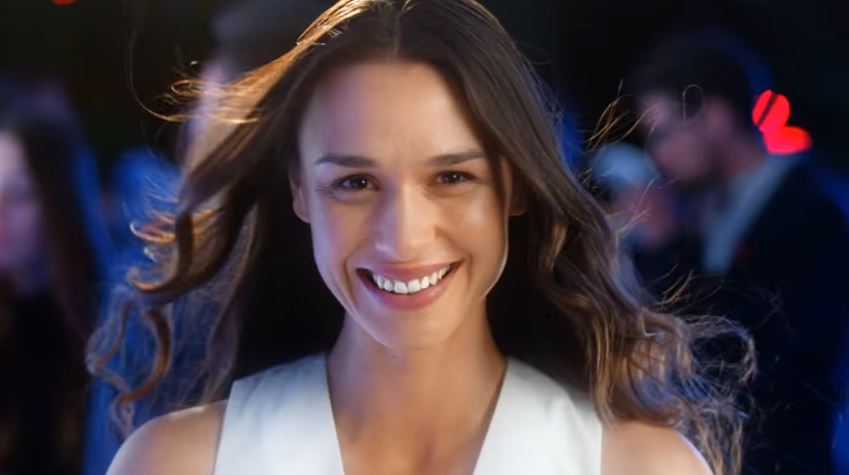 Modella Listerine pubblicità Advanced White con Foto - Testimonial Spot Pubblicitario 2017