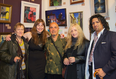 Lizzy Hewitt with fellow Leicester artist Louise Ellington (2R)& friends