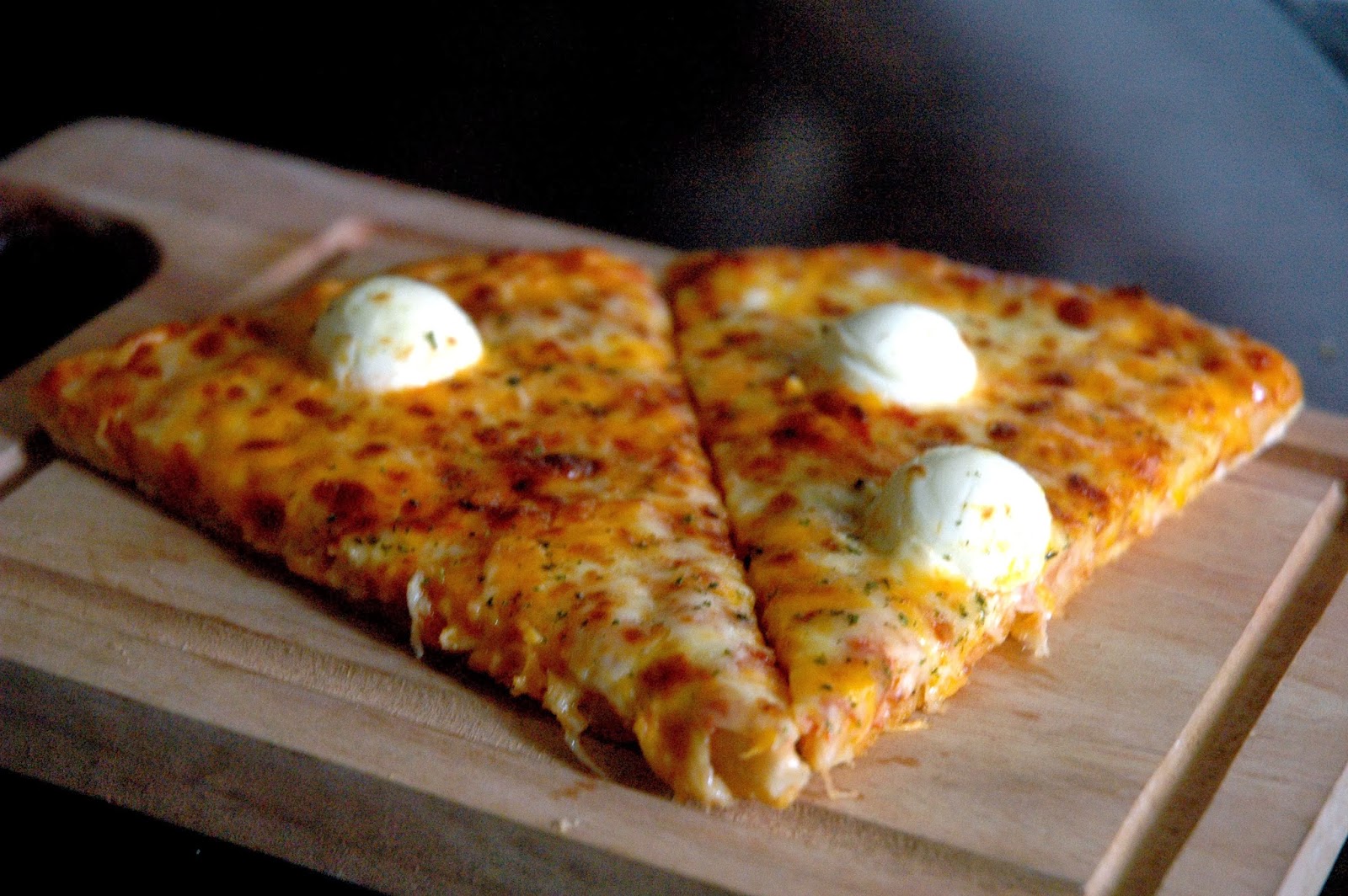 DUDE FOR FOOD: Food News: Have Your Cheese Fix with Pizza Hut's New