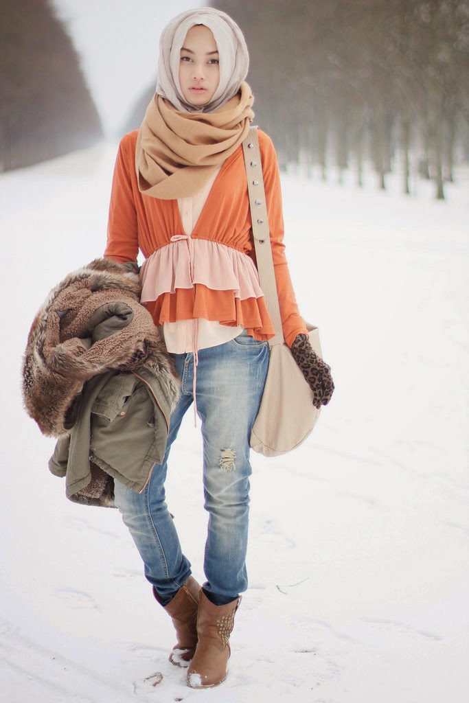 6 Model Busana Hijab Untuk Musim Dingin JALLOSI jpg (683x1024)