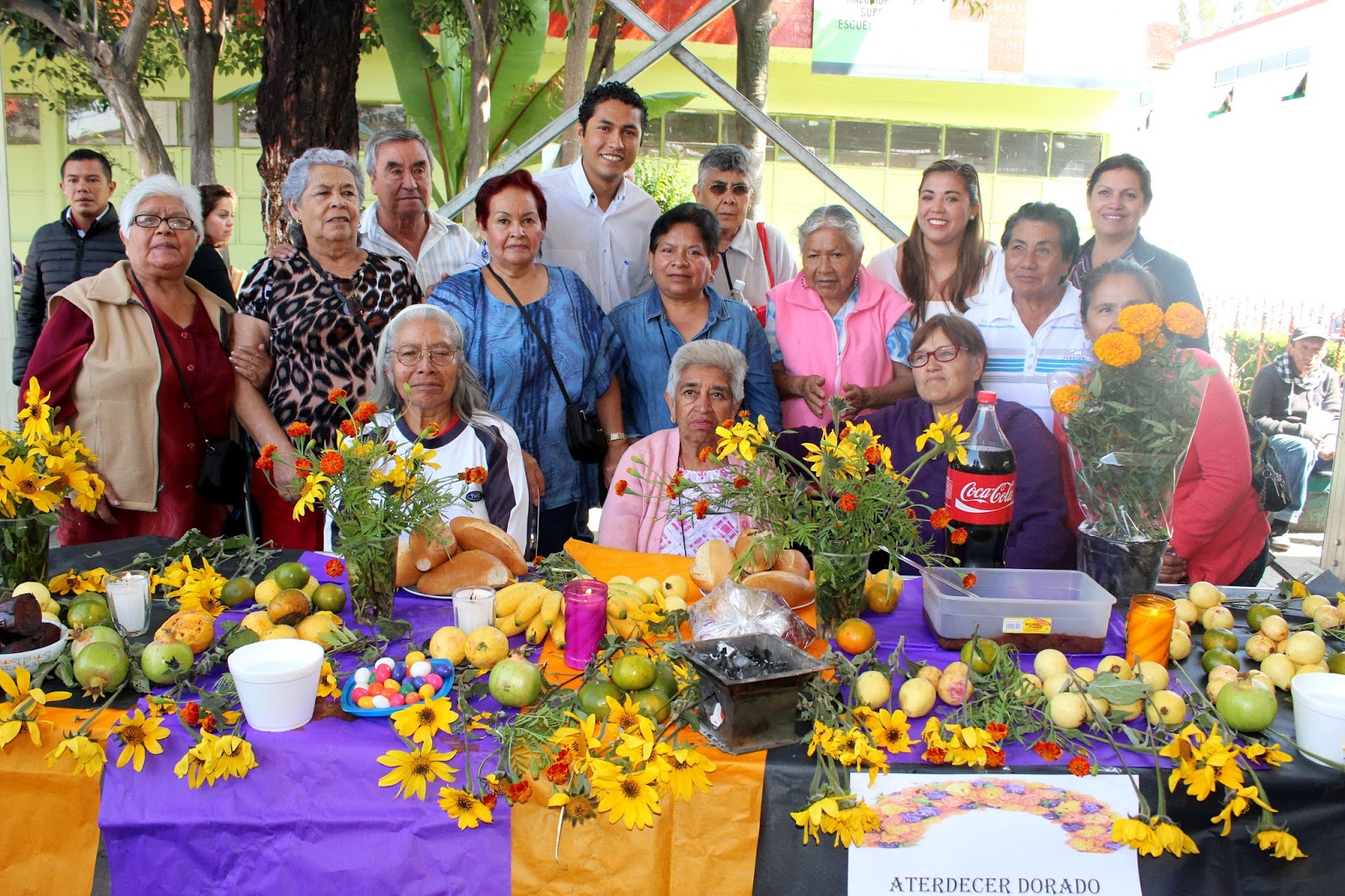 Cronista de Ixtapaluca Adultos mayores exhiben ofrendas alusivas a Día de Muertos