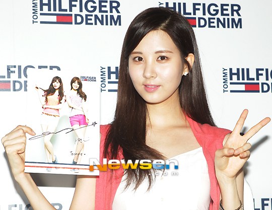 [Press Pictures] 130728 Sooyoung and Seohyun at Tommy Hilfiger Fansign ...
