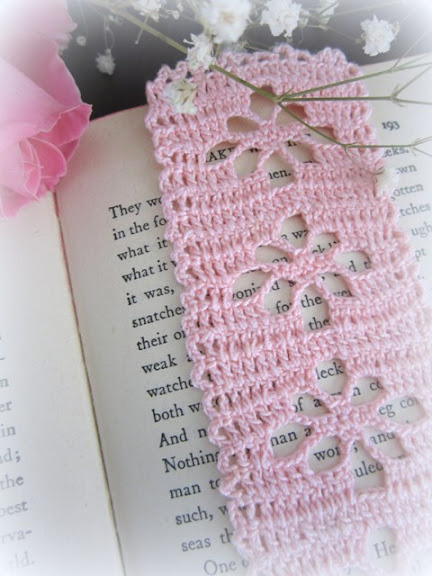 crochet bookmark with spider stitch