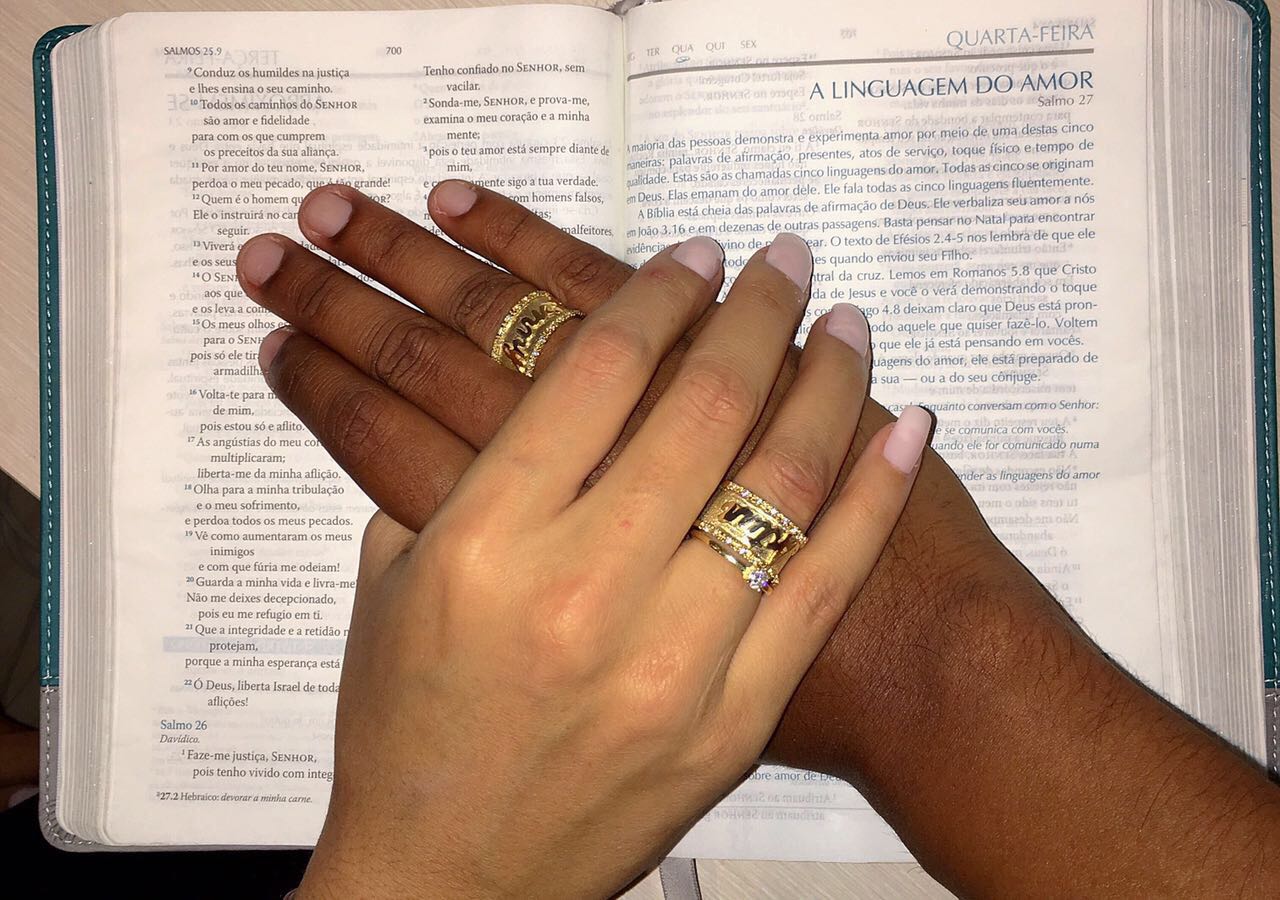 ACONTECE: Filha da cantora Gretchen, entra para igreja evangélica