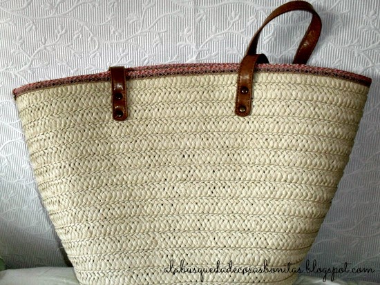 Bolso de rafia decorado