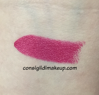 swatches avon true lipstick in hot pink