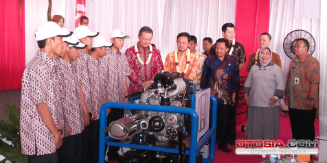 Honda Tranfer Teknologi ke SMKN 4 Bogor Honda Tranfer Teknologi ke SMKN 4 Bogor