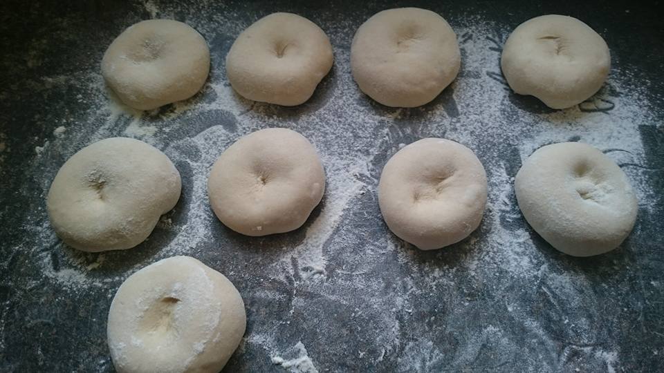 Leckeres aus Gertrauds Küche: Rosensemmeln - außen knusprig - innen weich Leckeres aus Gertrauds Küche: Rosensemmeln - außen knusprig - innen weich