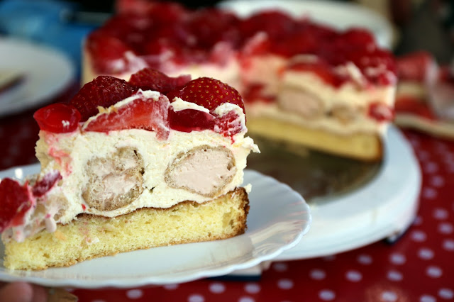 Sachen die glücklich machen: Erdbeer-Windbeutel-Torte