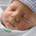 Giải đáp thắc mắc cho mẹ về việc trẻ sơ sinh có nên đội mũ, đi máy bay không