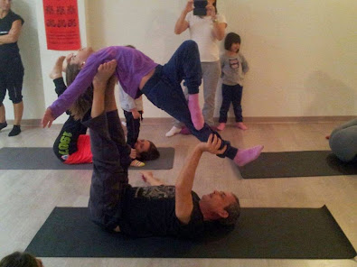 Taller de acro yoga padres y niños