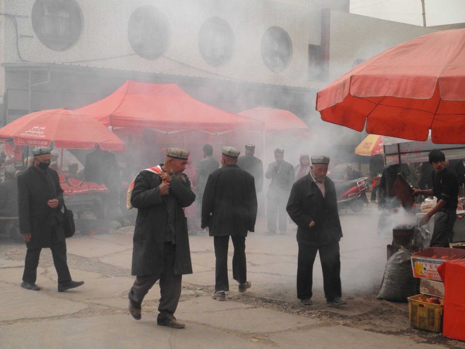 TSCHING TSCHANG TSCHUNG 21.04. Bei den Uiguren Minderheiten in China