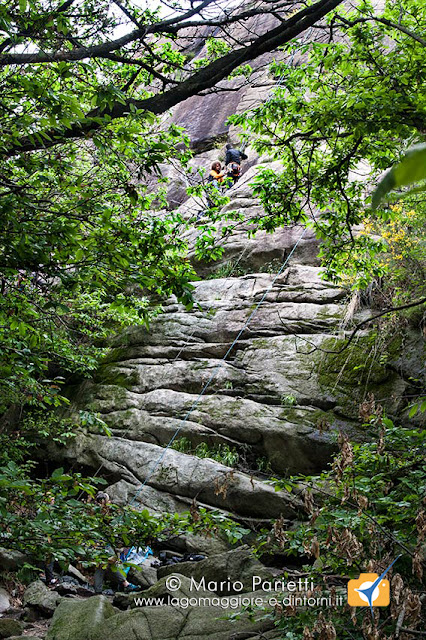 Parete di roccia sopra Montorfano Parete di roccia sopra Montorfano