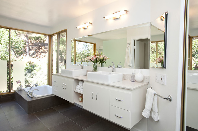salle de bain modernes avec spa