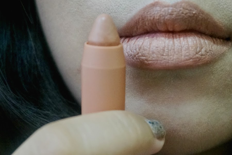 Lip swatch: Revlon Colorburst Matte Balm in Complex