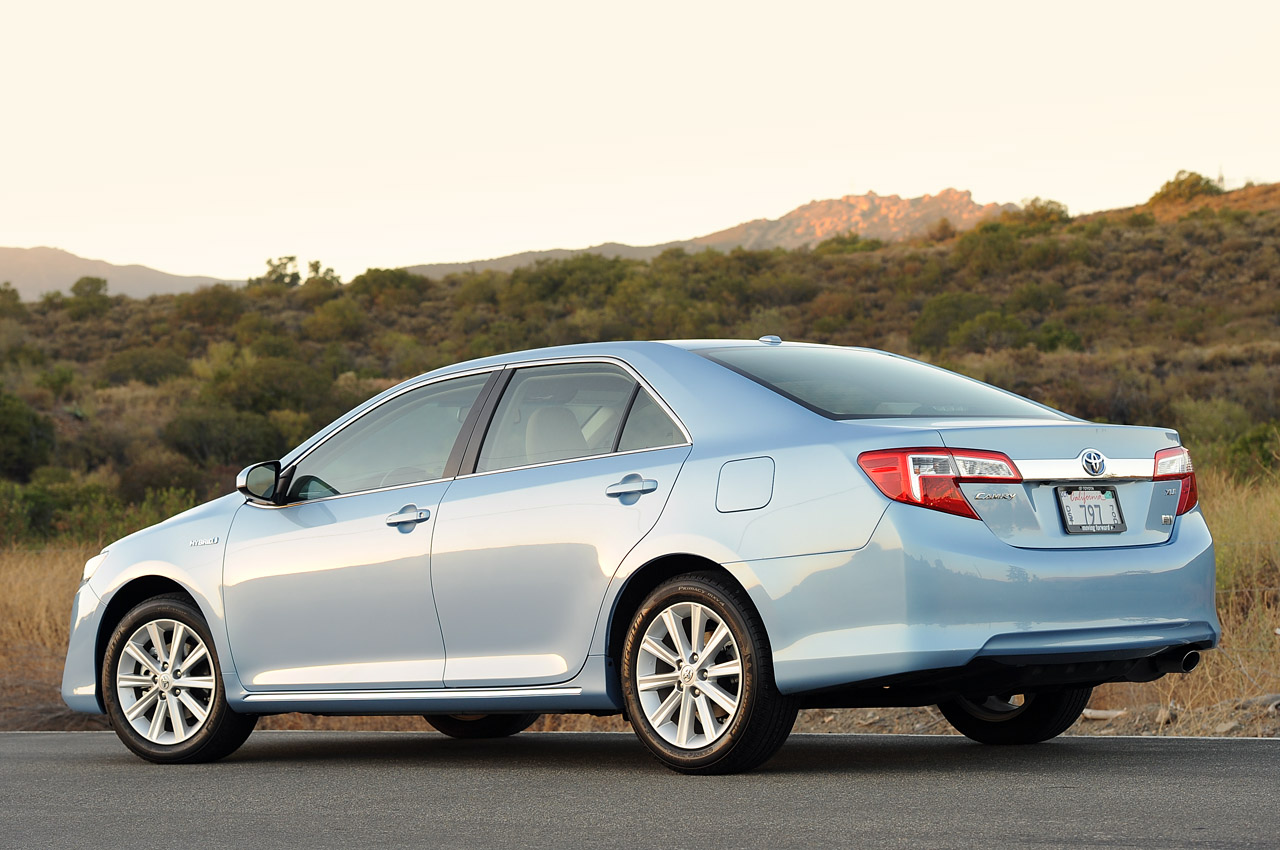 2013 Toyota camry hybrid le review