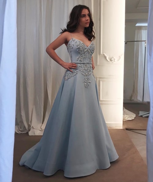 vestido longo azul claro estilo princesa com alças finas vestido longo azul claro estilo princesa com alças finas