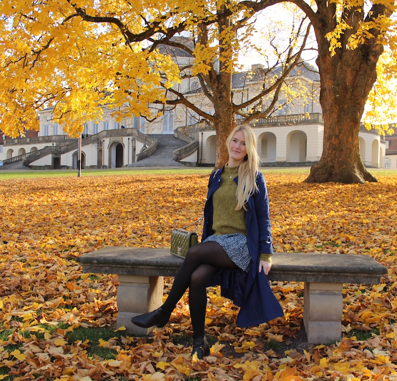 TheBlondeLion Fashion Stuttgart Guide Schloss Solitude Herbst SheIn Trenchcoat blue