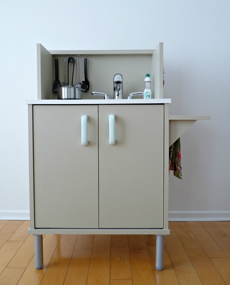 DIY play kitchen