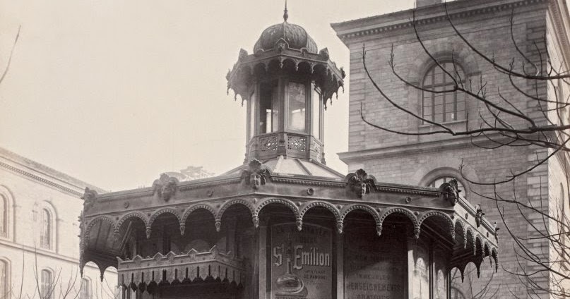 20 Vintage Photographs of Public Urinals in Paris in the