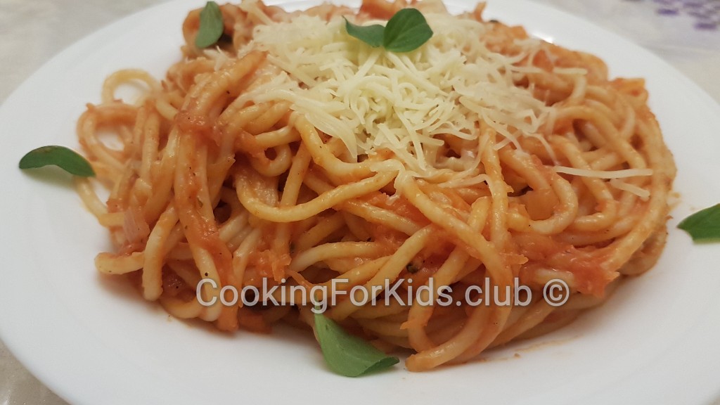 Yummy spaghetti with tomato sauce, carrots and marjoram... For Kids Easy Recipes For Kids