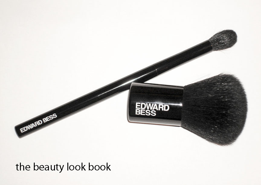 Bobbi Brown Deluxe Face Brush Blender Makeup Brush with Black Handle Travel  size