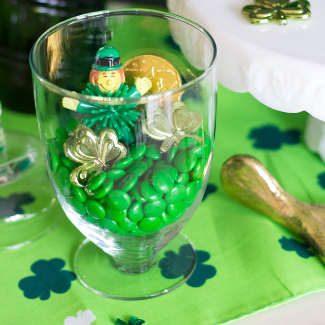 Simple St. Patricks Day craft idea - make a terrarium! Simple St. Patricks Day craft idea - make a terrarium!